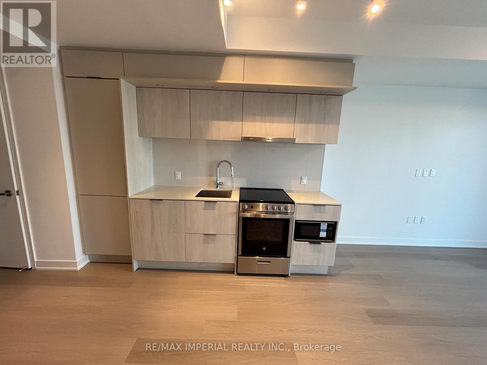 3406 - 448 Burnhamthorpe Road W, Mississauga, Ontario  L5B 4M6 - Photo 2 - W12845916