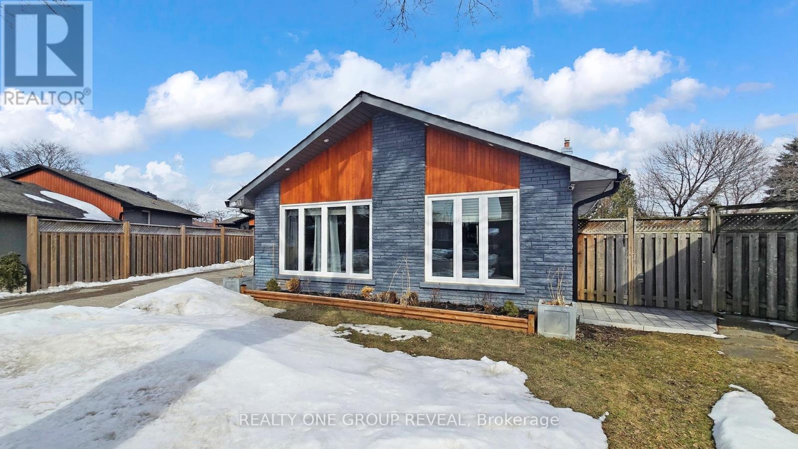 5 Jenson Court, Toronto, Ontario  M9W 4P3 - Photo 2 - W12845924