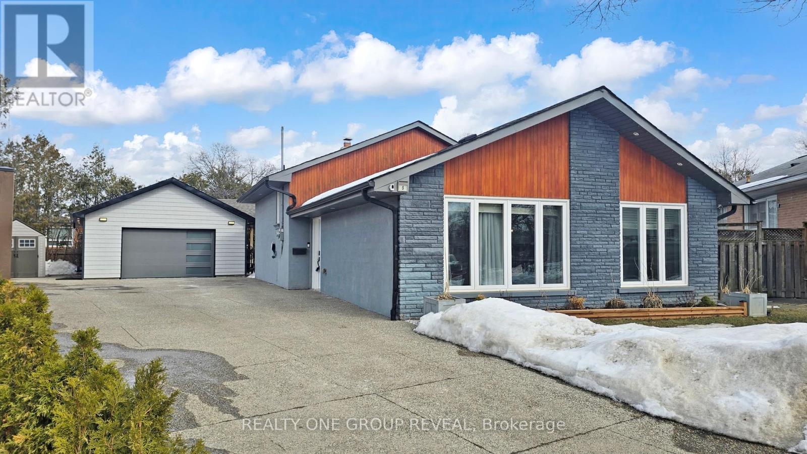 5 Jenson Court, Toronto, Ontario  M9W 4P3 - Photo 3 - W12845924