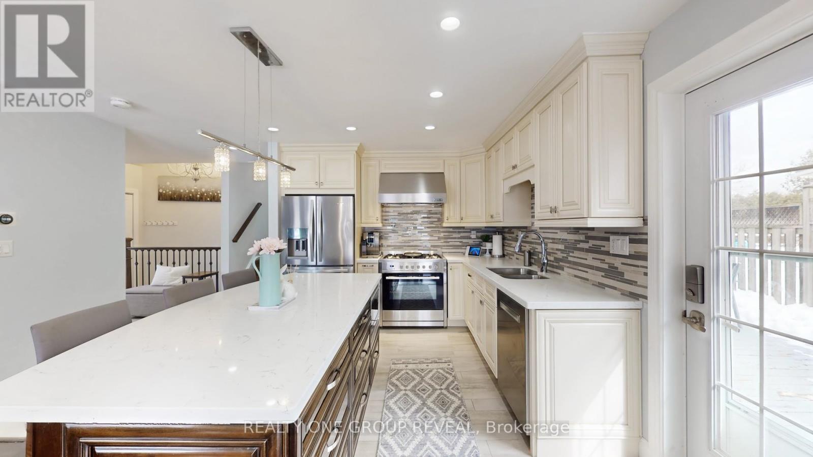 5 Jenson Court, Toronto, Ontario  M9W 4P3 - Photo 7 - W12845924