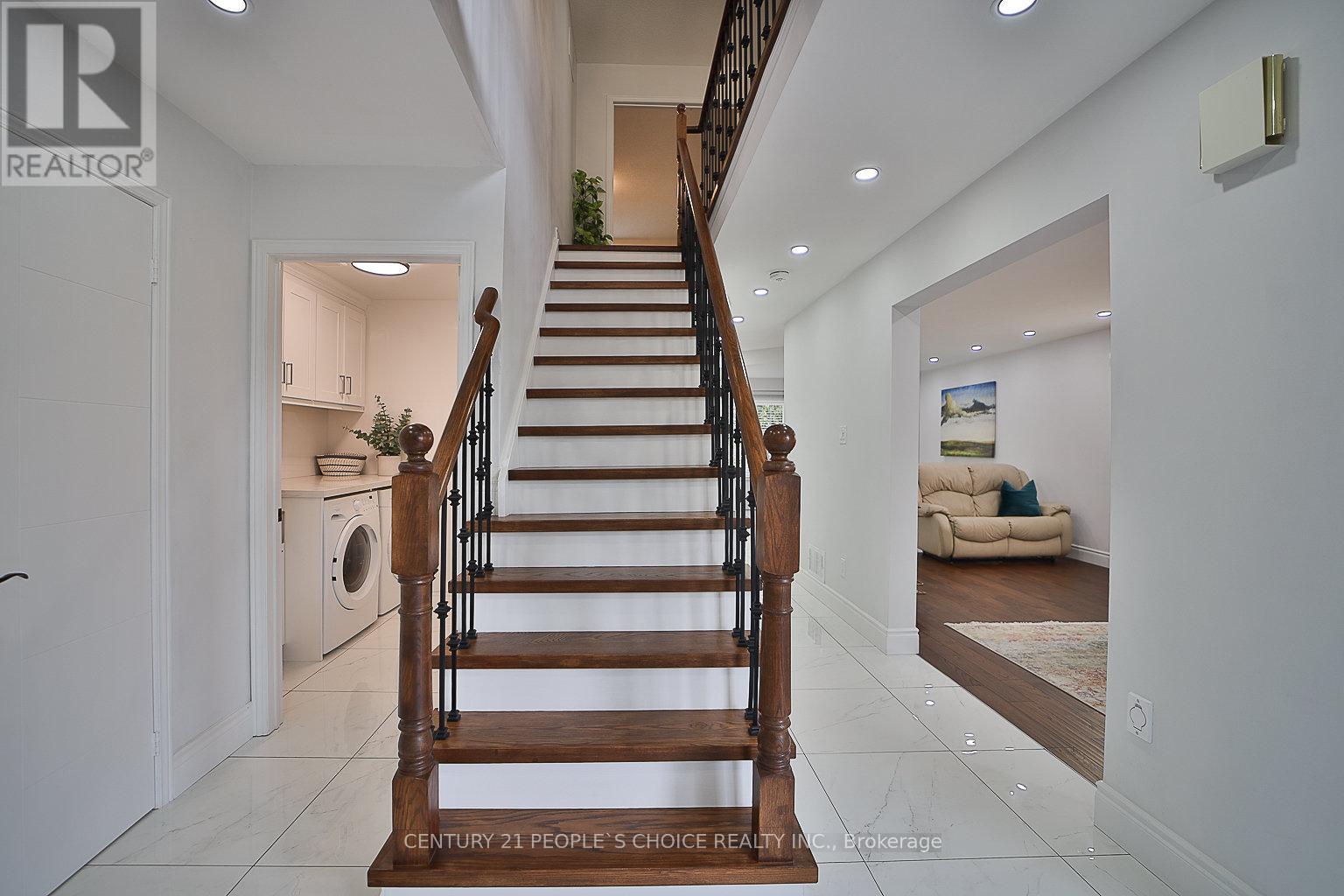 3596 Nutcracker Drive, Mississauga, Ontario  L5N 6G1 - Photo 3 - W12845998