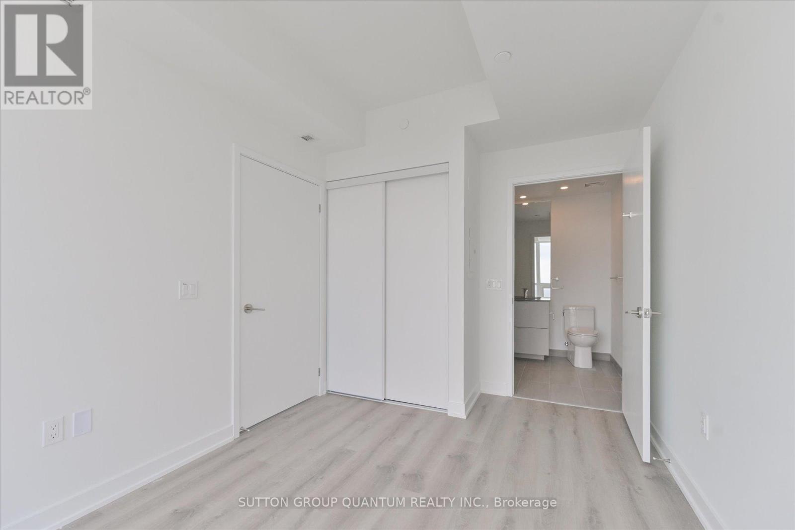 1701 - 1 Fairview Road E, Mississauga, Ontario  L5A 0B4 - Photo 15 - W12846056