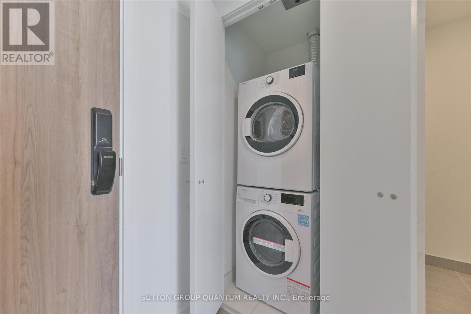 1701 - 1 Fairview Road E, Mississauga, Ontario  L5A 0B4 - Photo 17 - W12846056