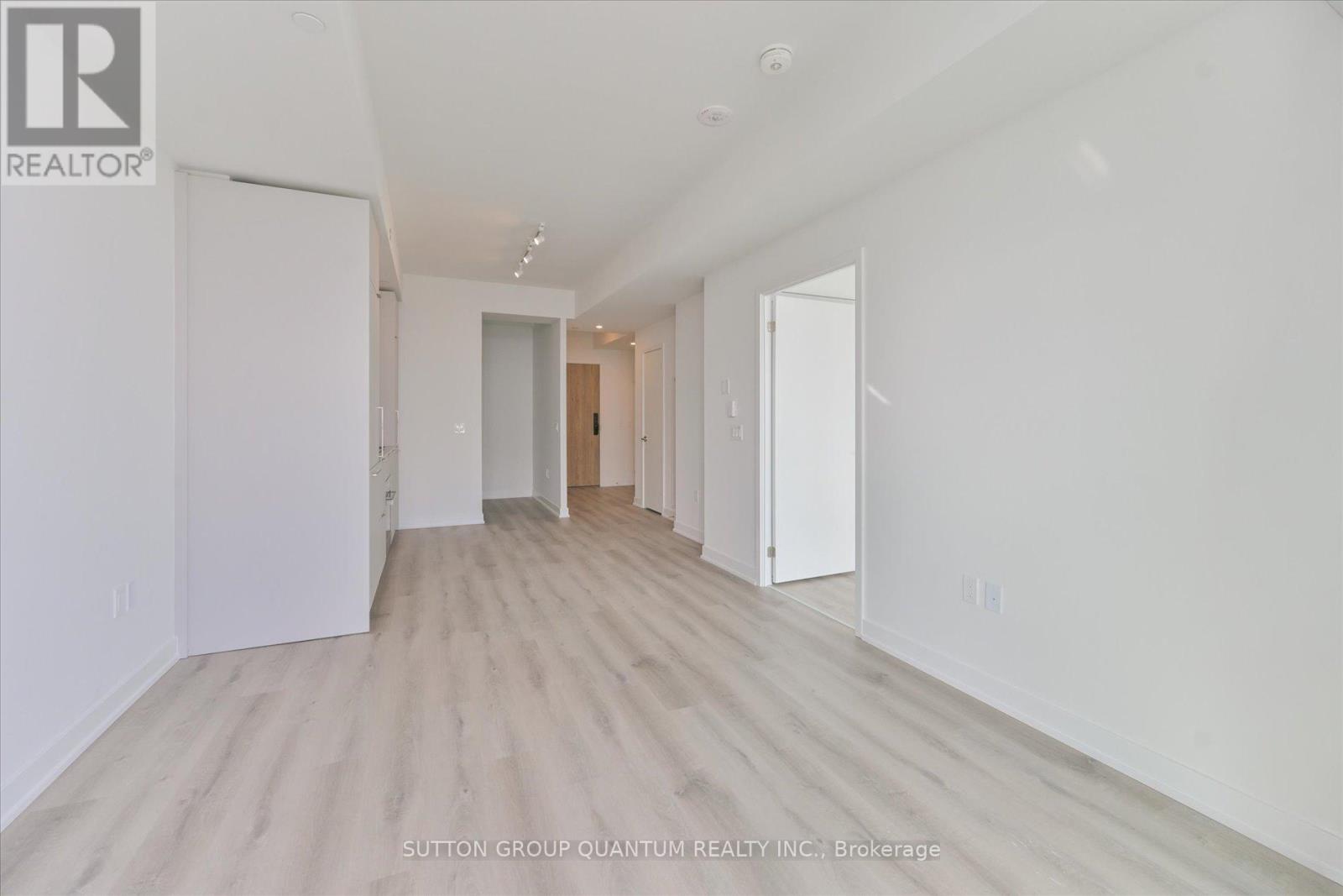 1701 - 1 Fairview Road E, Mississauga, Ontario  L5A 0B4 - Photo 9 - W12846056