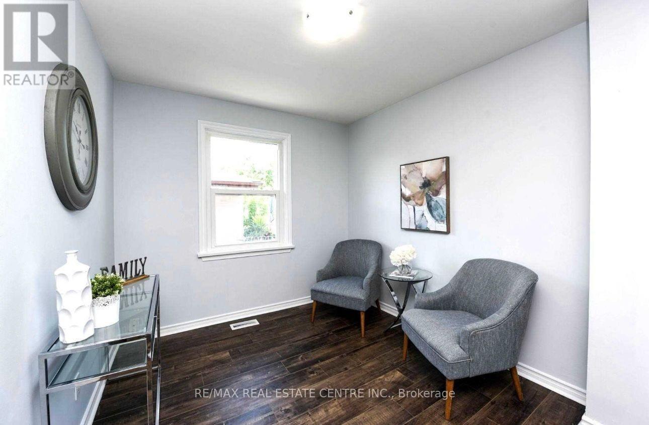 47 Corby Cres - Main Crescent, Brampton, Ontario  L6Y 1H3 - Photo 4 - W12846066