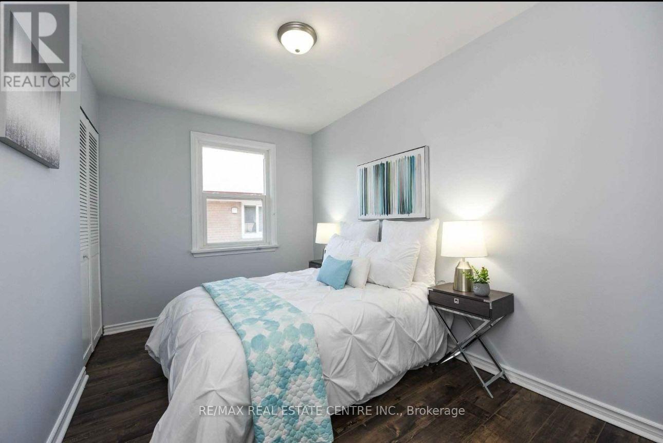 47 Corby Cres - Main Crescent, Brampton, Ontario  L6Y 1H3 - Photo 8 - W12846066