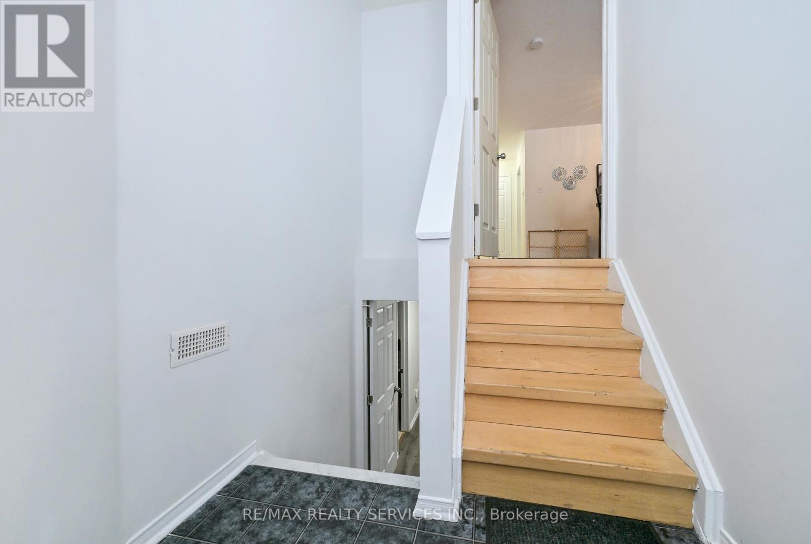 83 Summerfield Crescent, Brampton, Ontario  L6X 4L2 - Photo 17 - W12846070