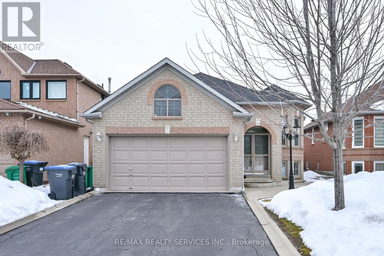 83 Summerfield Crescent, Brampton, Ontario  L6X 4L2 - Photo 2 - W12846070