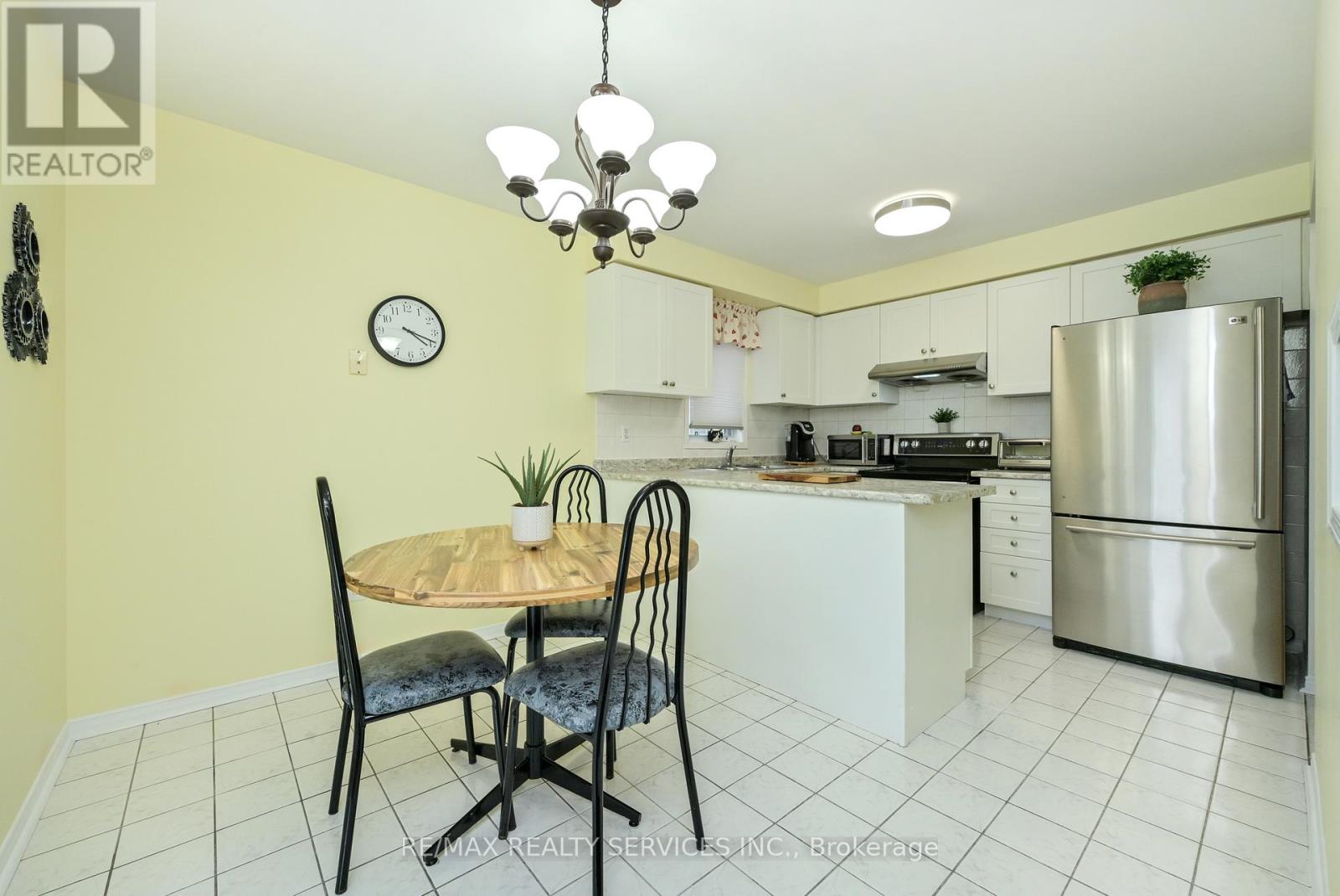 83 Summerfield Crescent, Brampton, Ontario  L6X 4L2 - Photo 6 - W12846070