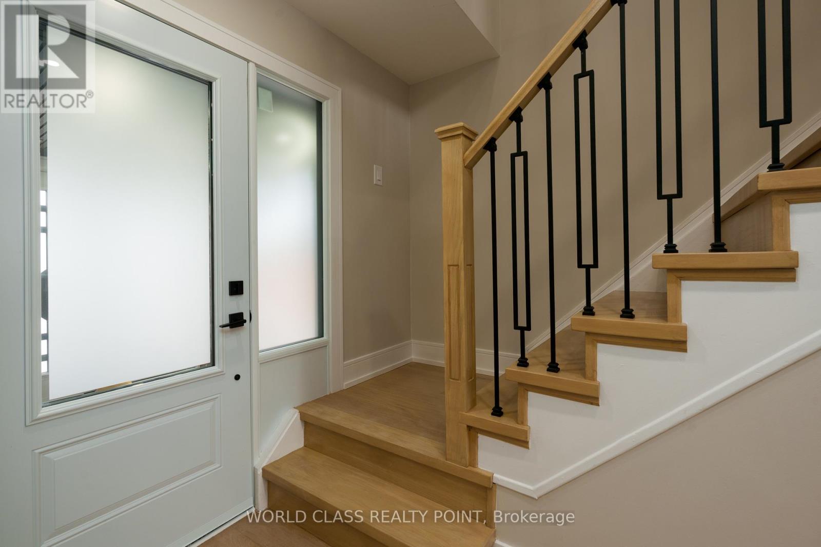 4272 Sawmill Valley Drive, Mississauga, Ontario  L5L 3M9 - Photo 5 - W12846072