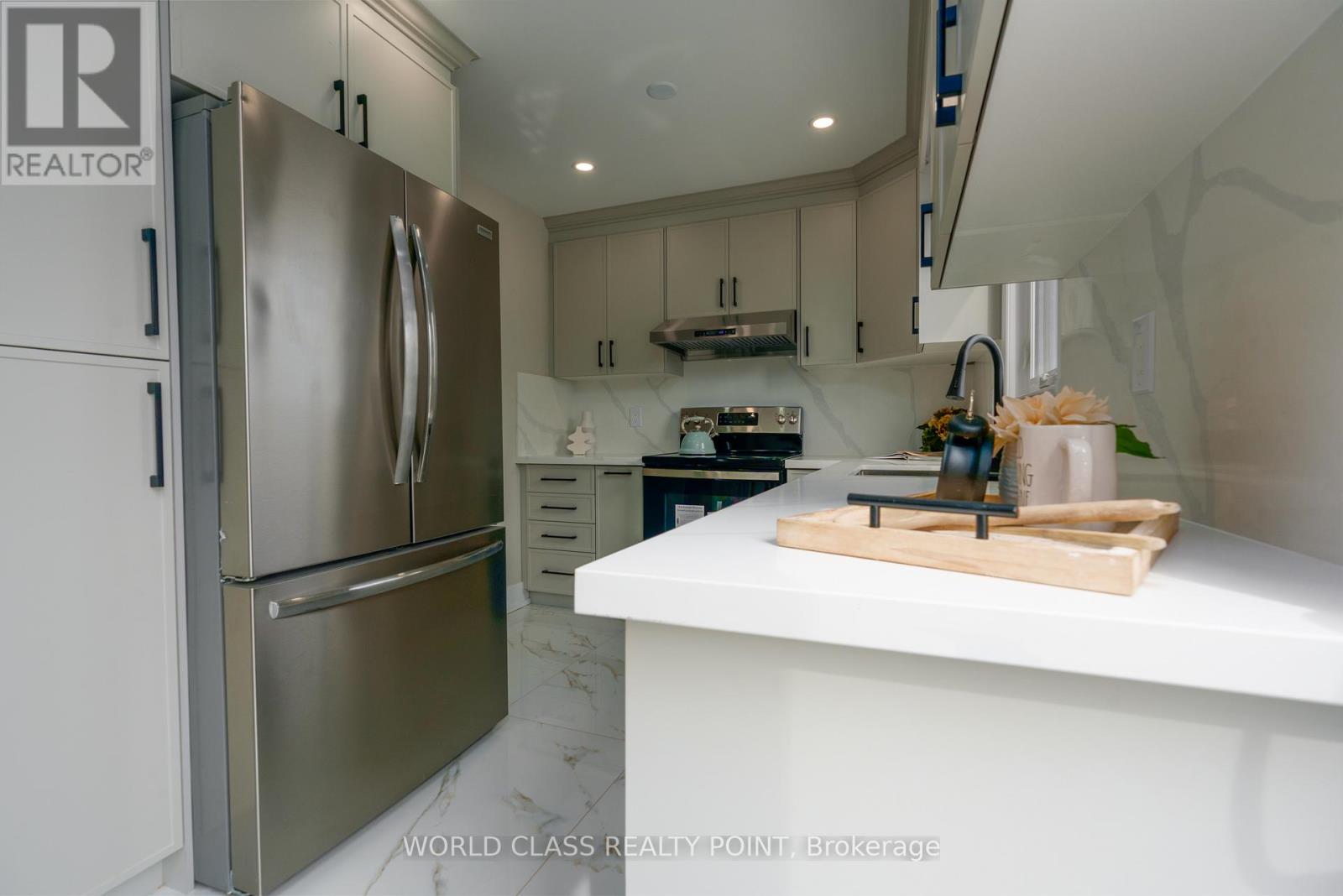 4272 Sawmill Valley Drive, Mississauga, Ontario  L5L 3M9 - Photo 8 - W12846072