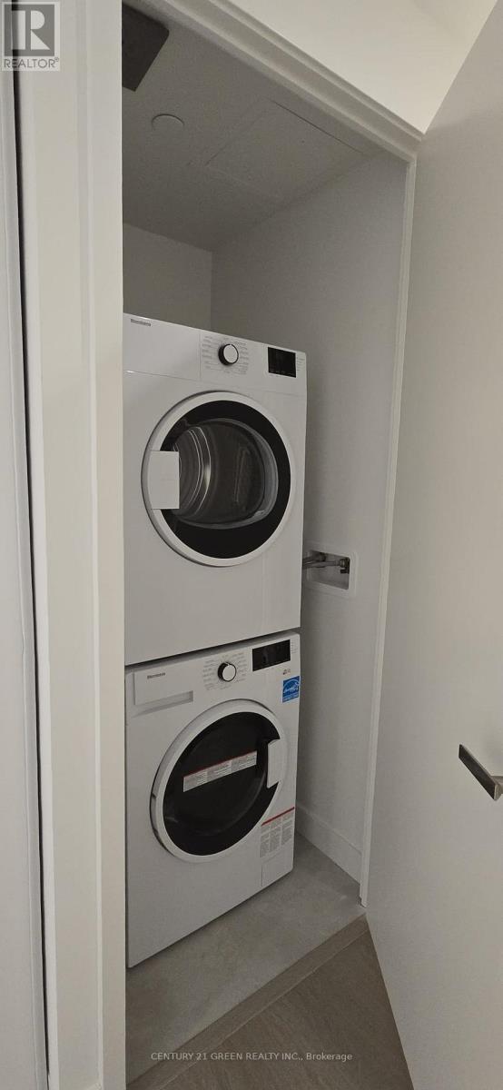 1601 - 448 Burnhamthorpe Road W, Mississauga, Ontario  L5B 4M6 - Photo 8 - W12846078