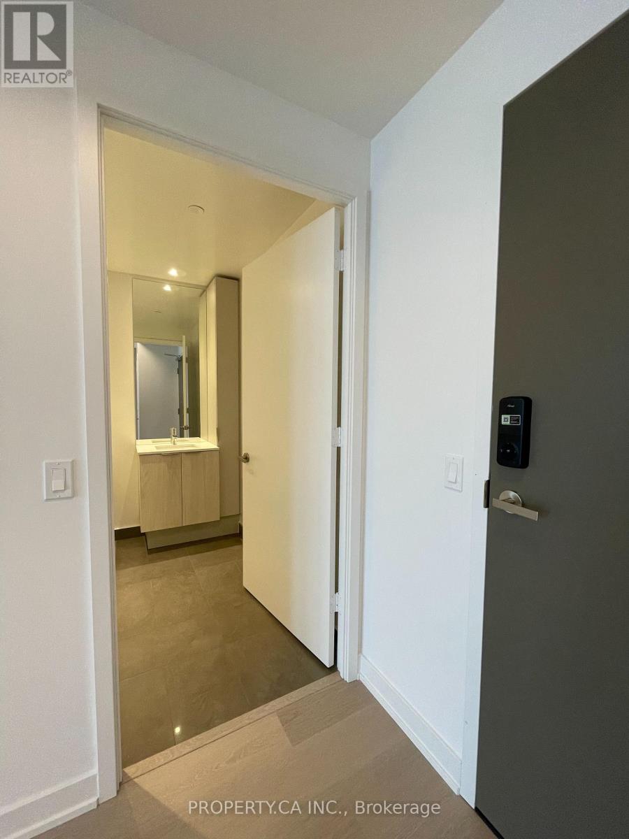 3010 - 448 Burnhamthorpe Road W, Mississauga, Ontario  L5B 0R4 - Photo 10 - W12846084