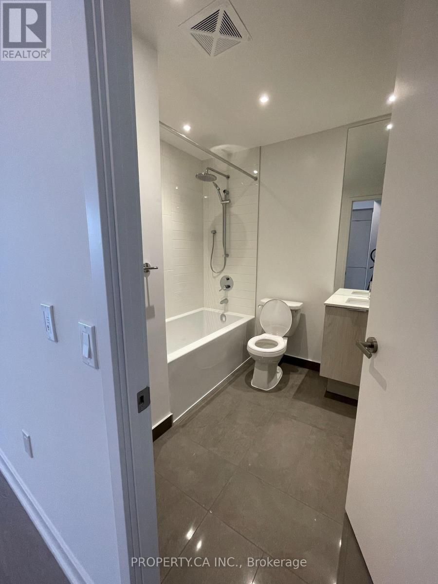 3010 - 448 Burnhamthorpe Road W, Mississauga, Ontario  L5B 0R4 - Photo 11 - W12846084