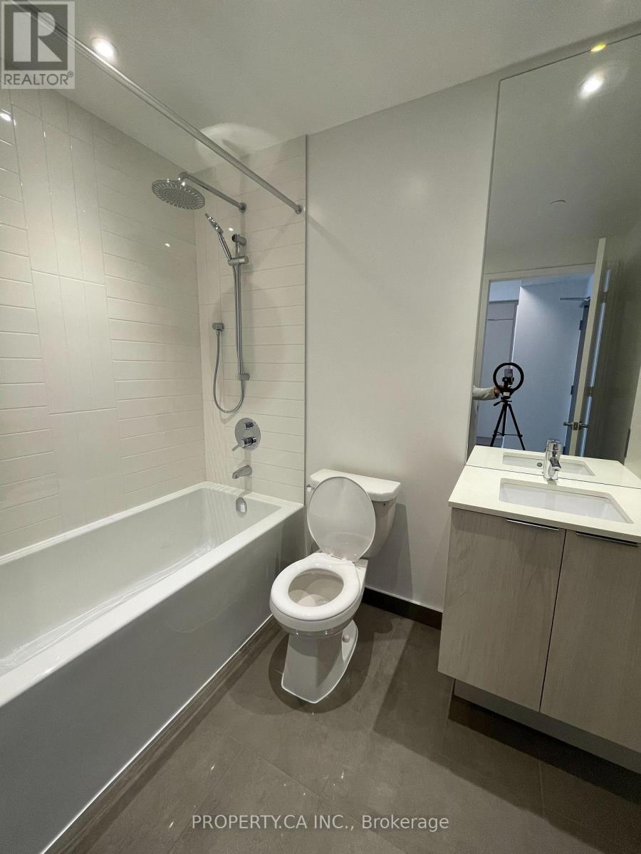 3010 - 448 Burnhamthorpe Road W, Mississauga, Ontario  L5B 0R4 - Photo 12 - W12846084