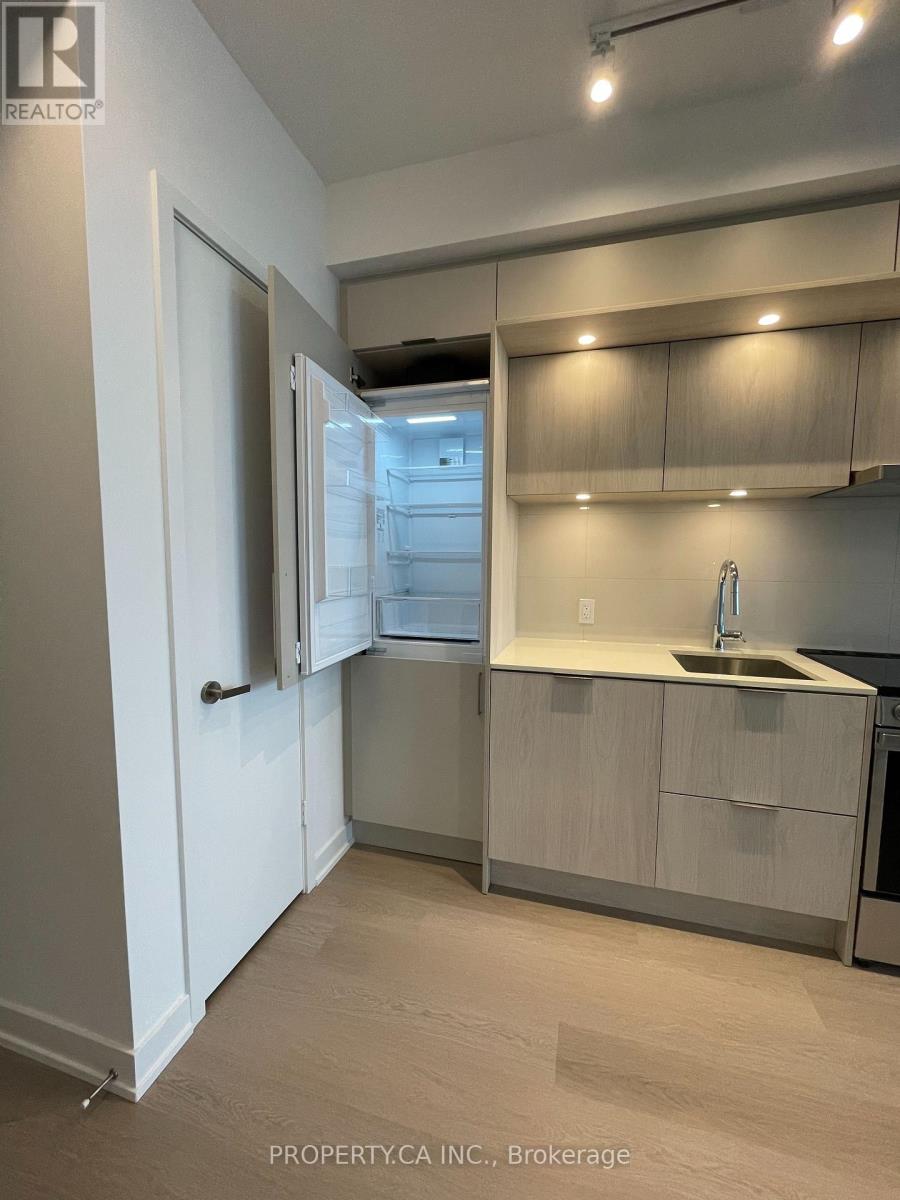 3010 - 448 Burnhamthorpe Road W, Mississauga, Ontario  L5B 0R4 - Photo 8 - W12846084