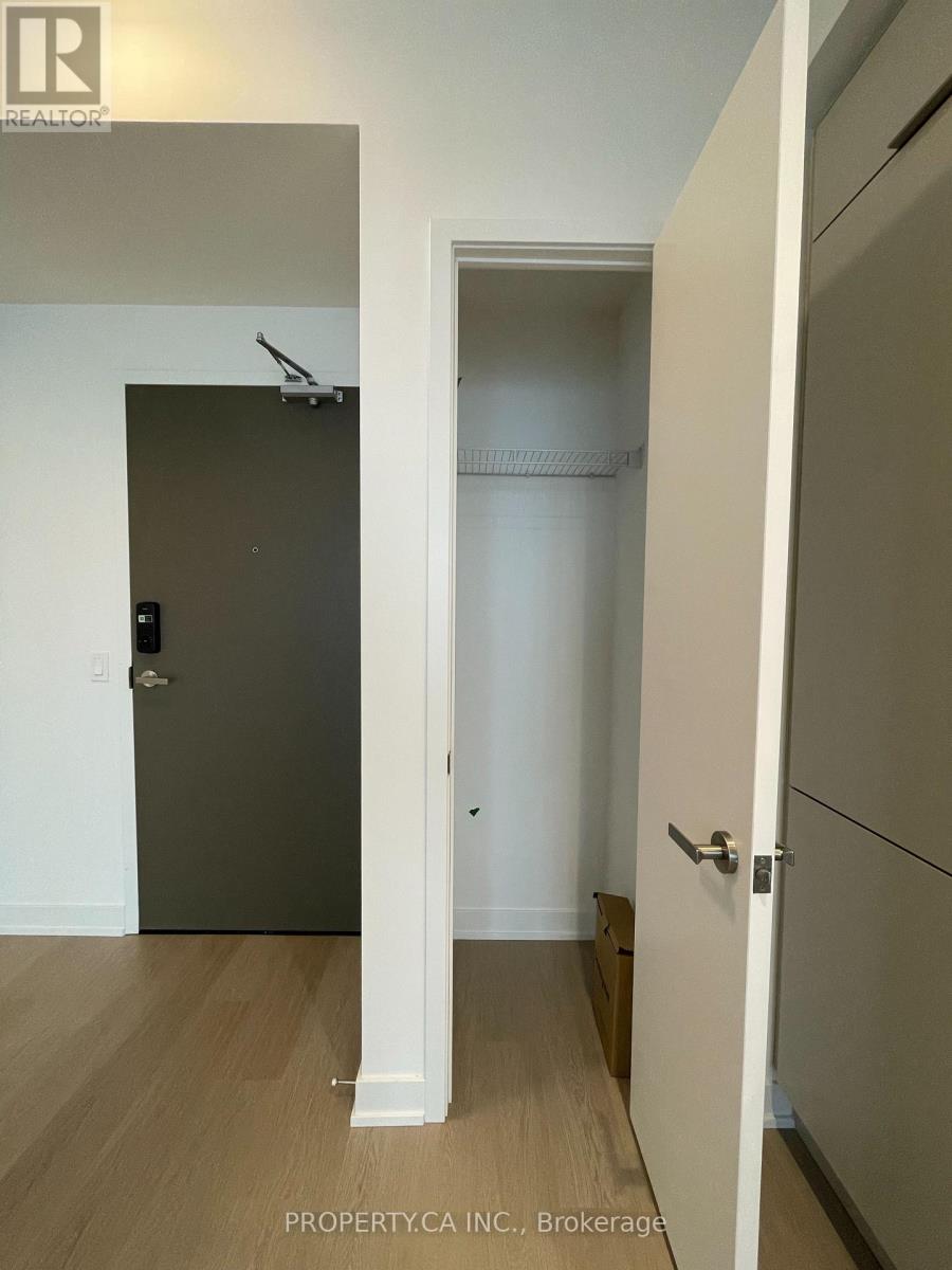 3010 - 448 Burnhamthorpe Road W, Mississauga, Ontario  L5B 0R4 - Photo 9 - W12846084