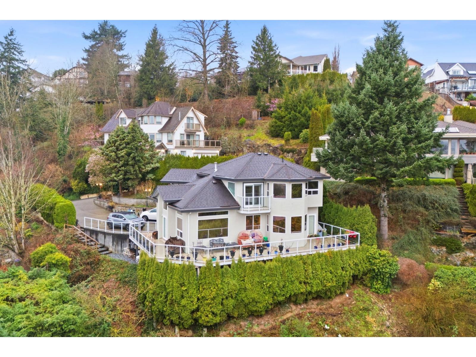 2247 2247 Mountain Drive, Abbotsford, British Columbia  V3G 1E4 - Photo 2 - R3094844