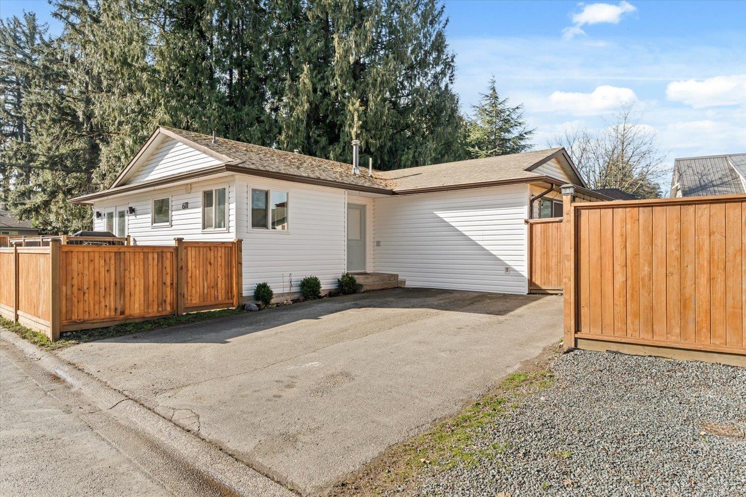 6111 Dundee Place, Sardis South, Chilliwack, British Columbia  V2R 2H1 - Photo 2 - R3096139