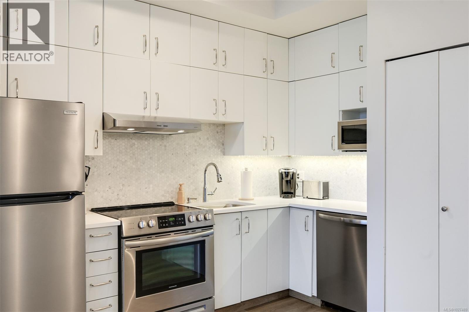 413 409 Swift St, Victoria, British Columbia  V8W 1S2 - Photo 16 - 1027489