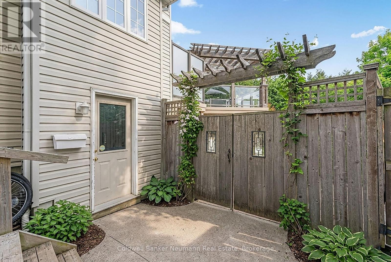 18 Carrington Place, Guelph, Ontario  N1G 5C2 - Photo 6 - X12830004