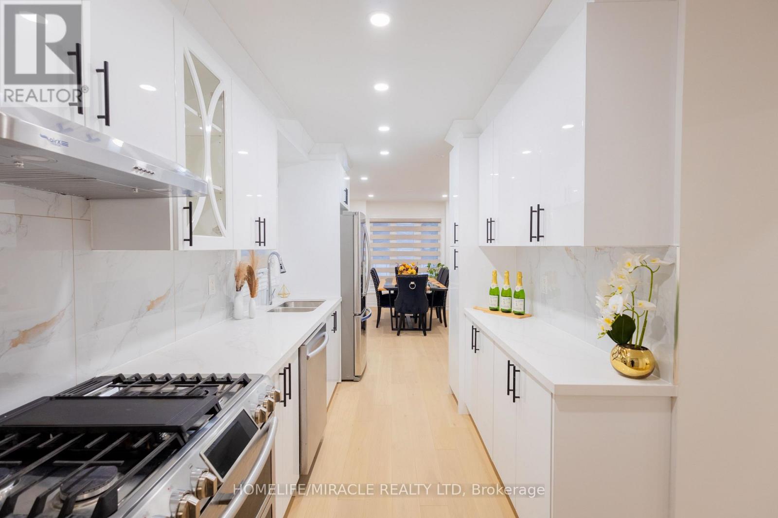 2 Santa Anita Court, Brampton, Ontario  L6Y 4P8 - Photo 10 - W12769286