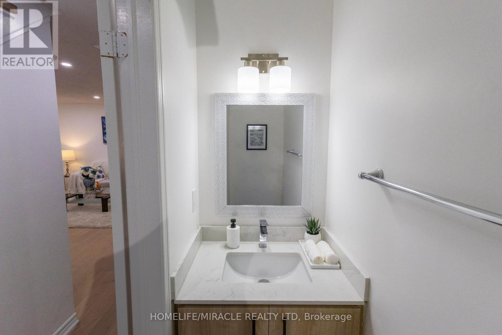 2 Santa Anita Court, Brampton, Ontario  L6Y 4P8 - Photo 15 - W12769286