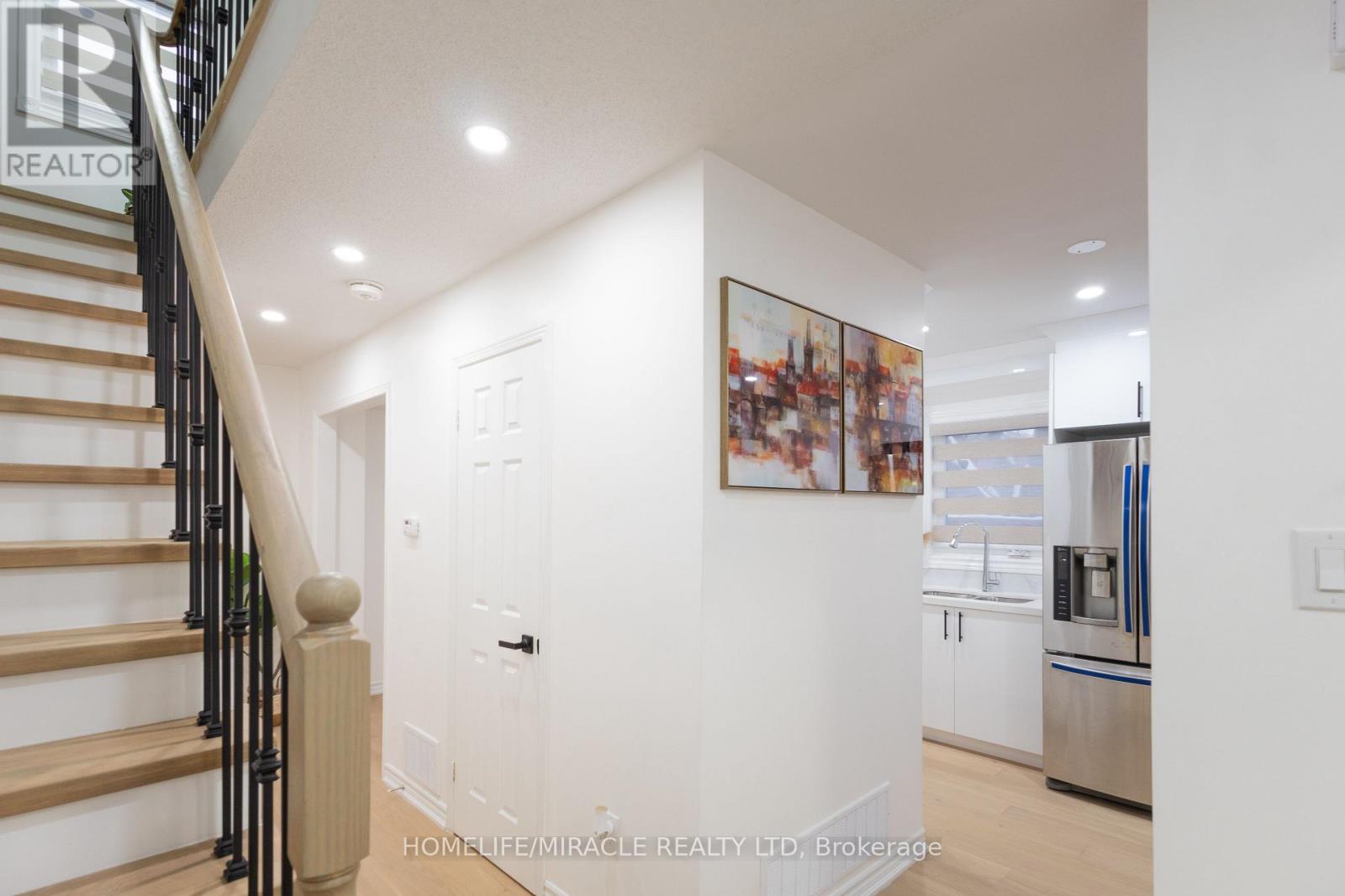 2 Santa Anita Court, Brampton, Ontario  L6Y 4P8 - Photo 3 - W12769286