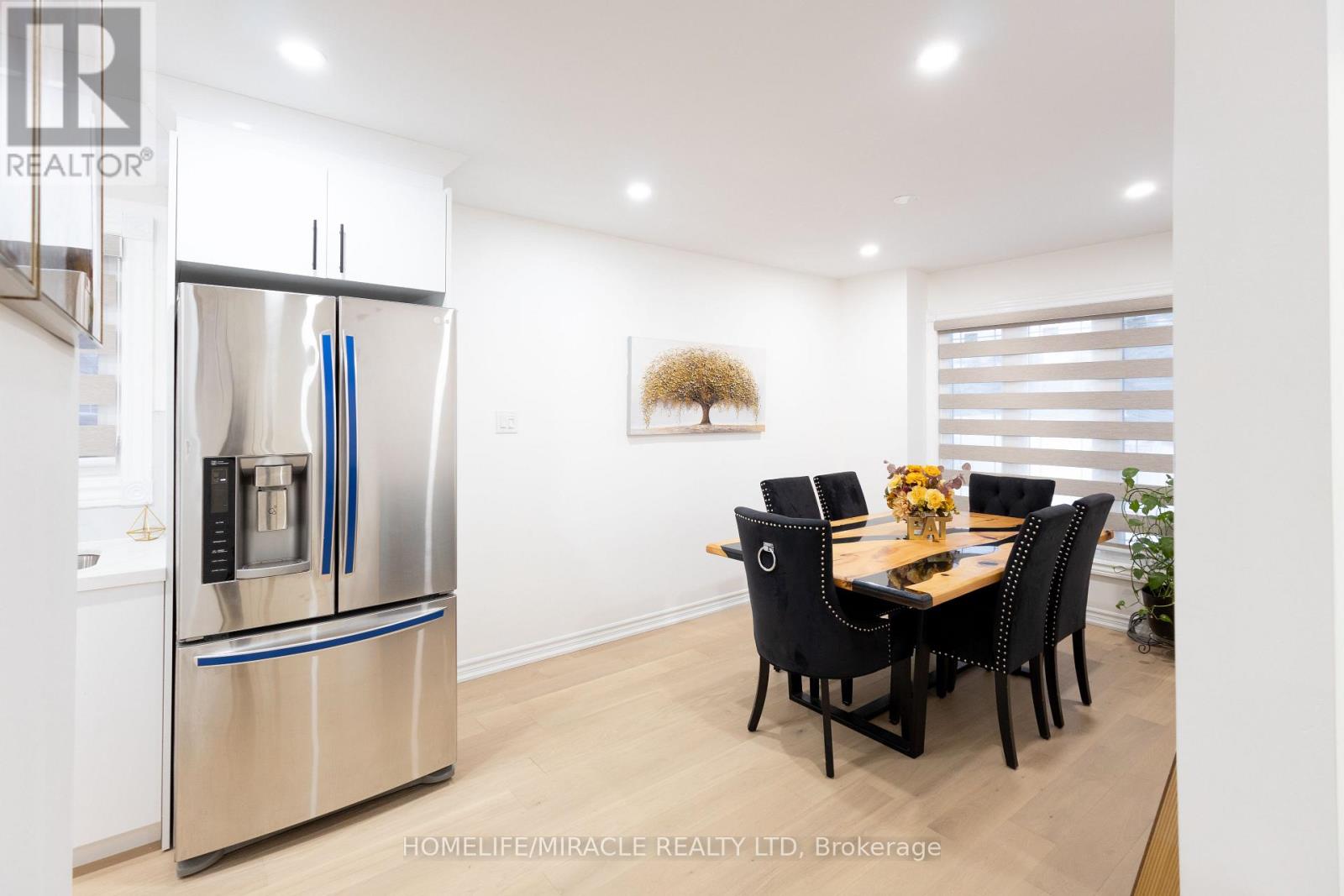 2 Santa Anita Court, Brampton, Ontario  L6Y 4P8 - Photo 4 - W12769286