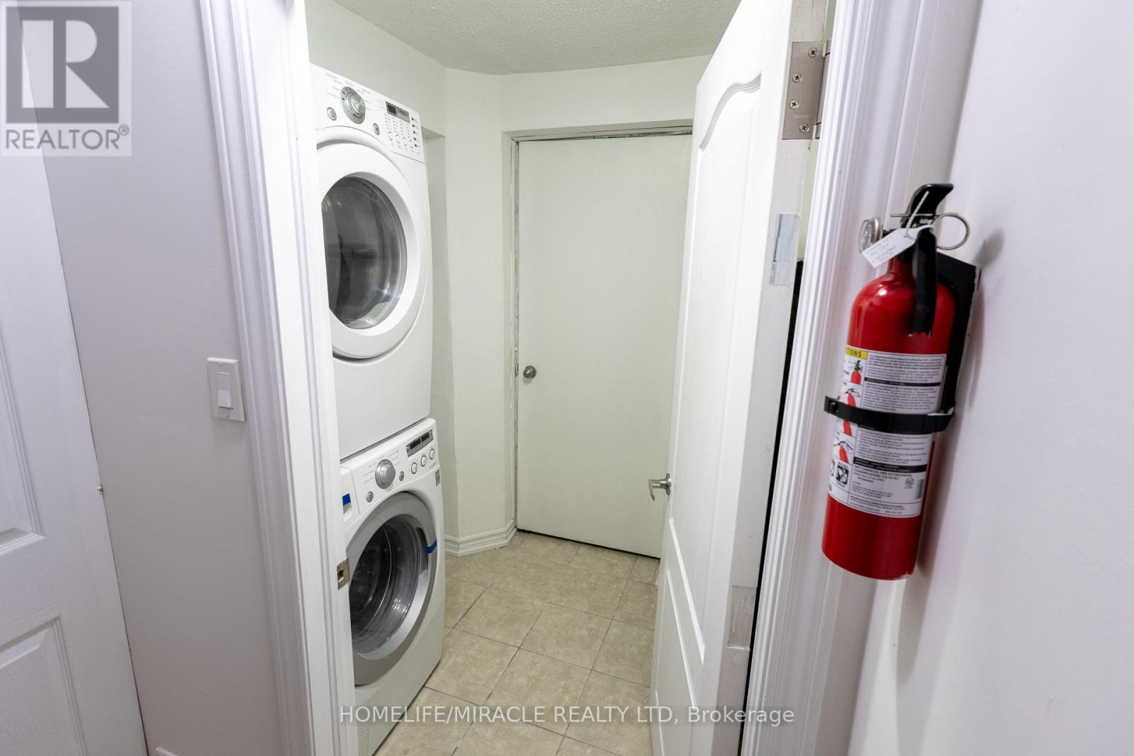 2 Santa Anita Court, Brampton, Ontario  L6Y 4P8 - Photo 30 - W12769286