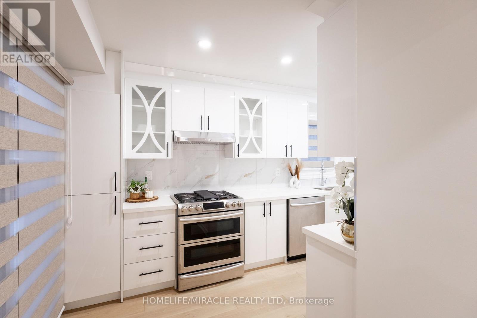 2 Santa Anita Court, Brampton, Ontario  L6Y 4P8 - Photo 9 - W12769286