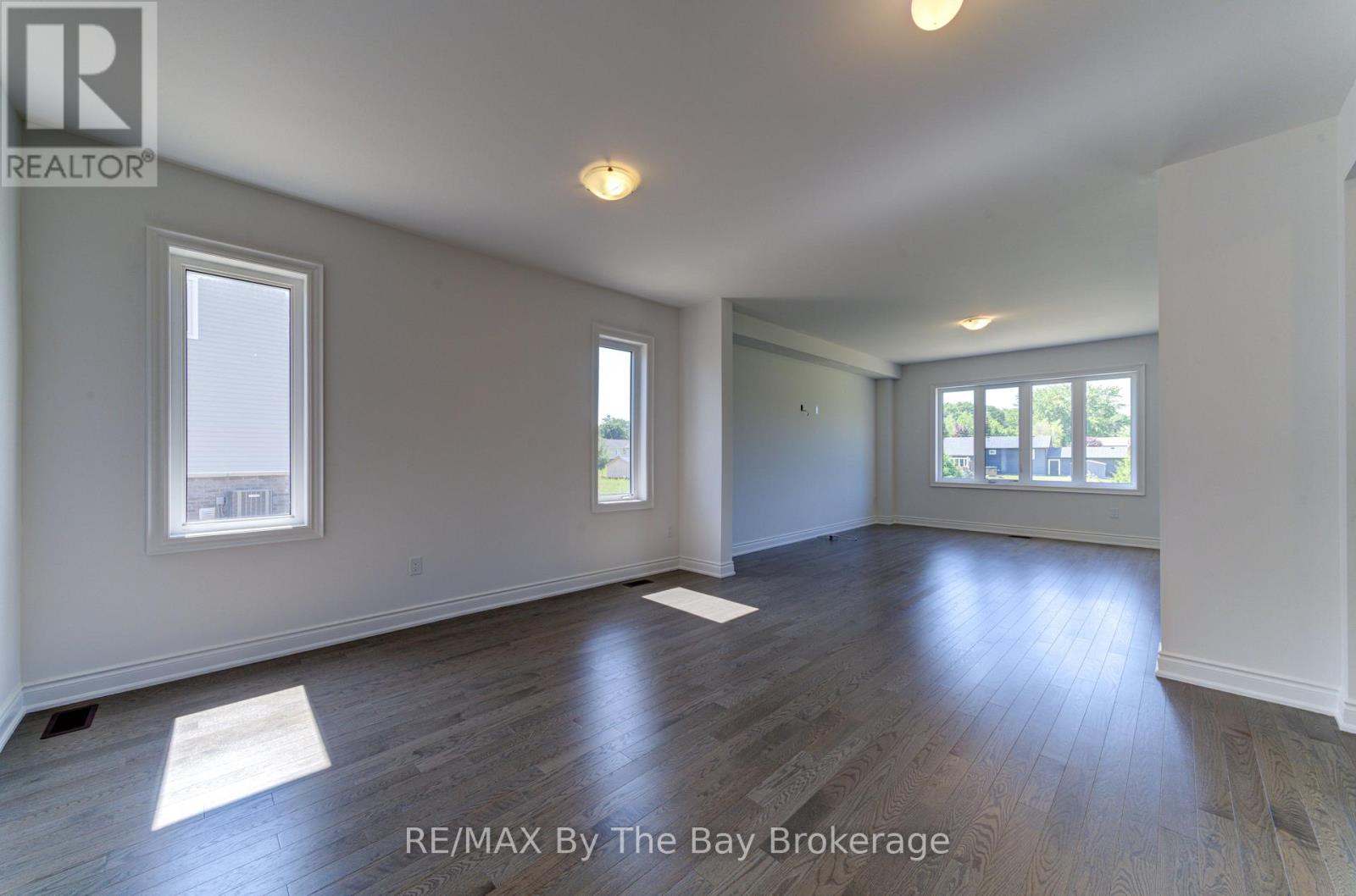 16 Misty Ridge Road, Wasaga Beach, Ontario  L9Z 0R8 - Photo 4 - S12846186