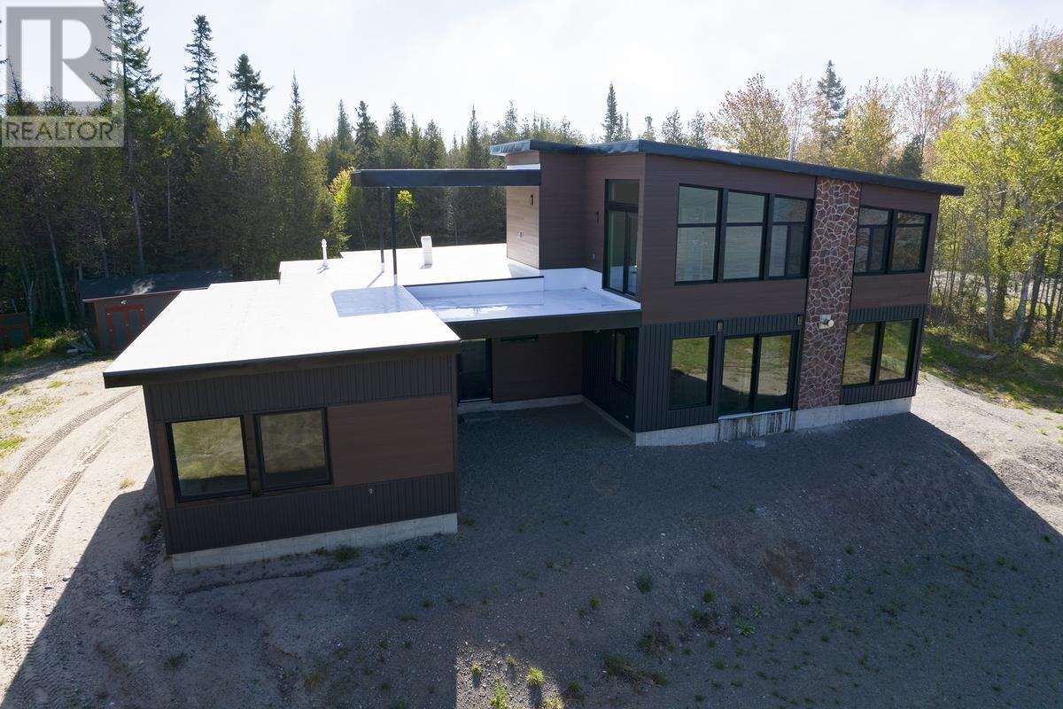 937 Sunnyside Beach Rd, Sault Ste. Marie, Ontario  P6A 6K4 - Photo 3 - SM260411