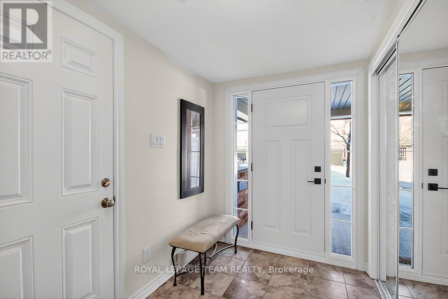 126 Grenadine Street, Ottawa, Ontario  K2S 0P1 - Photo 2 - X12839846