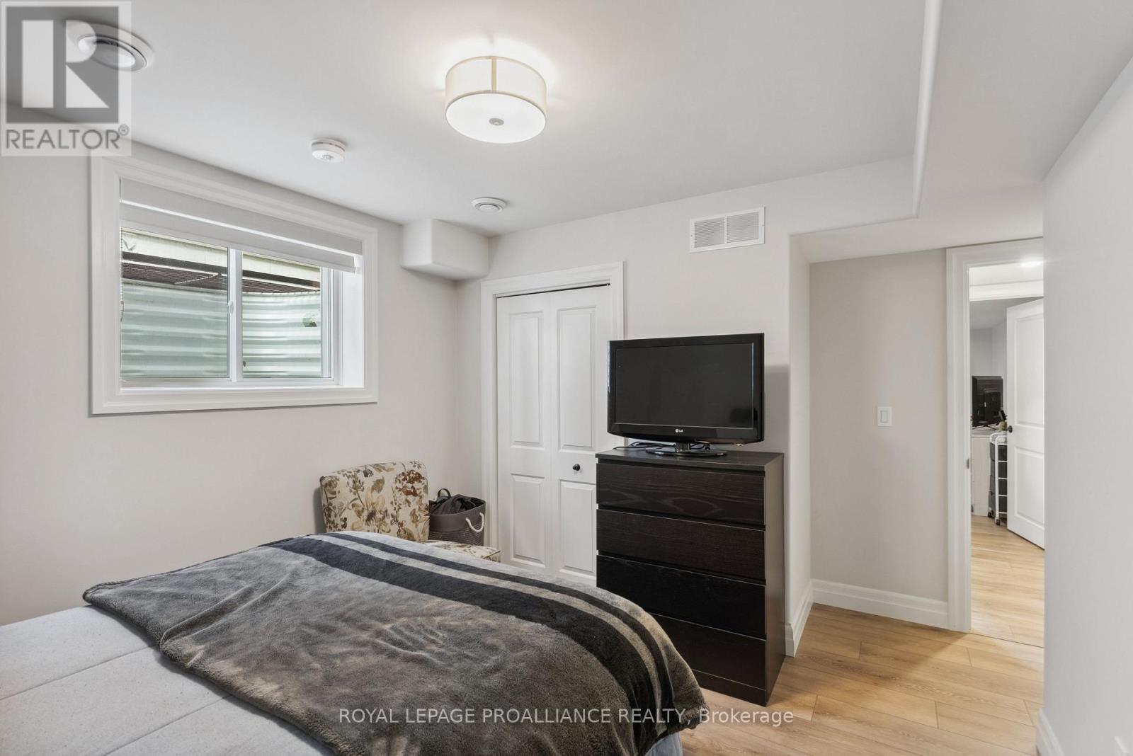 31b Schmidt Way, Quinte West (Murray Ward), Ontario  K8V 5P4 - Photo 10 - X12846144