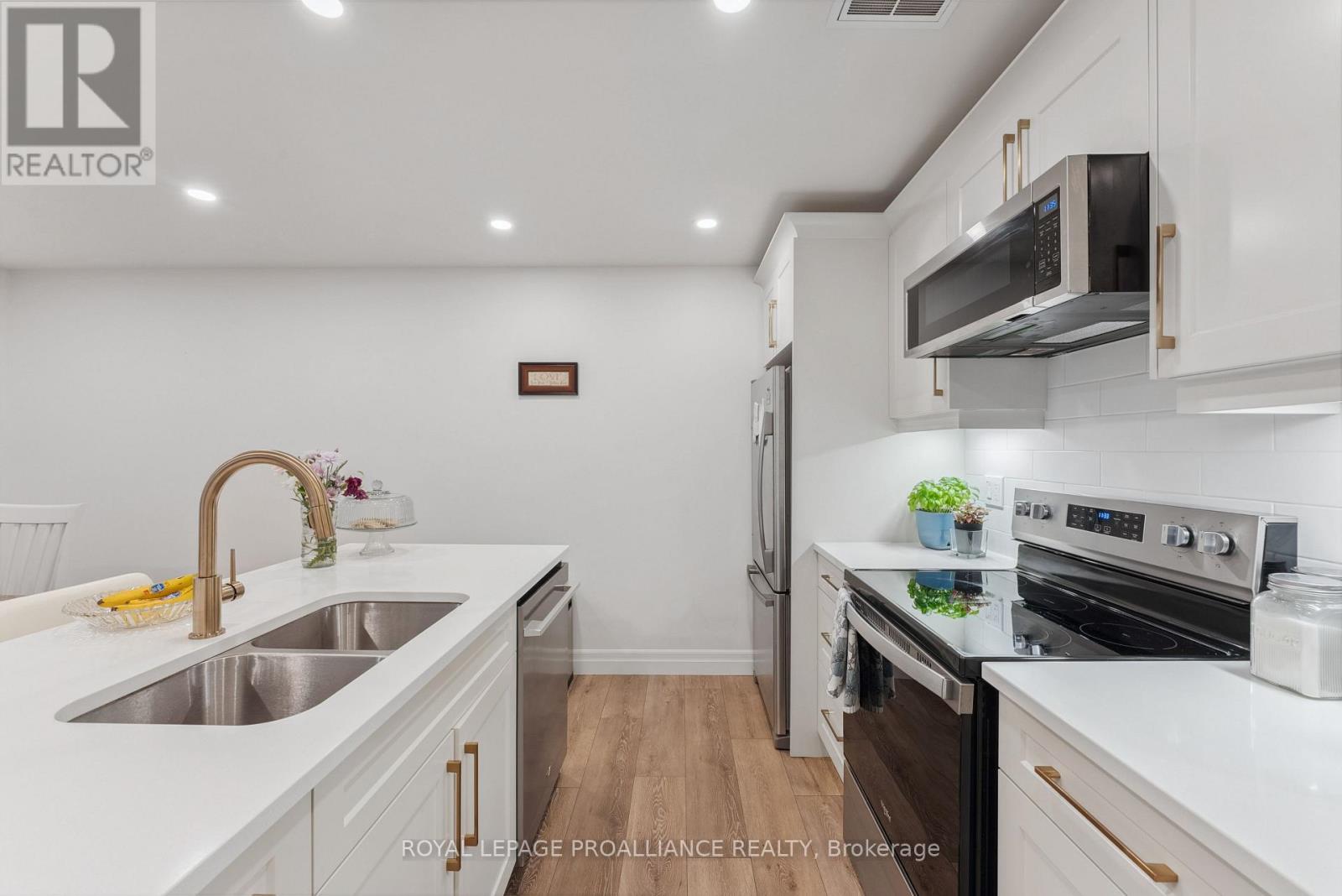 31b Schmidt Way, Quinte West (Murray Ward), Ontario  K8V 5P4 - Photo 13 - X12846144