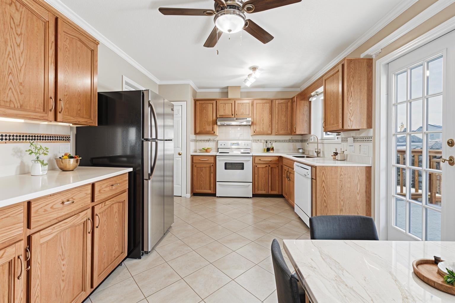 Upper Level 6171 192 Street, Surrey, British Columbia  V3S 8C7 - Photo 1 - R3096224