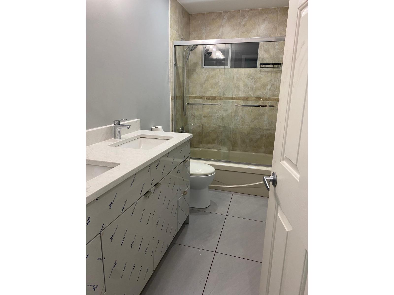 Upper Level 6171 192 Street, Surrey, British Columbia  V3S 8C7 - Photo 9 - R3096224