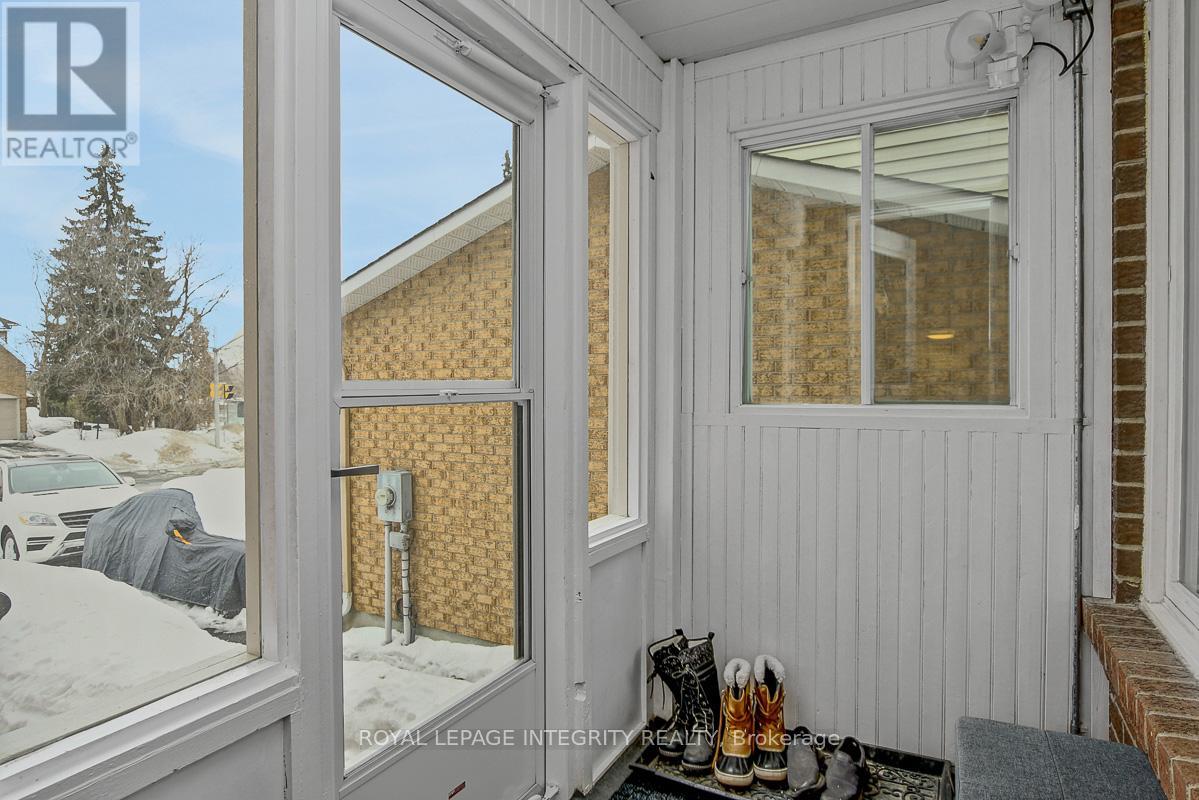 3 Palomino Drive, Ottawa, Ontario  K2M 1L9 - Photo 3 - X12846204