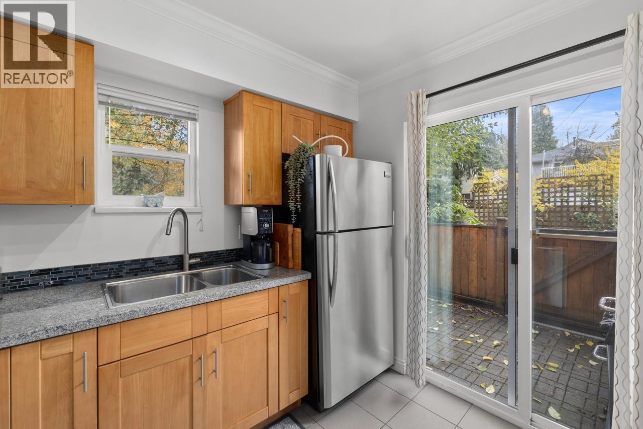 3066 Smith Avenue, Burnaby, British Columbia  V5G 4M6 - Photo 9 - R3096198