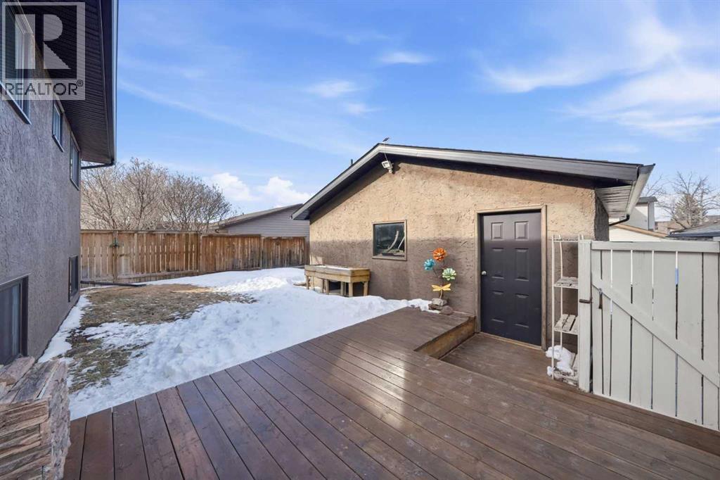 447 Berkley Crescent Nw, Calgary, Alberta  T3K 1A9 - Photo 24 - A2285083