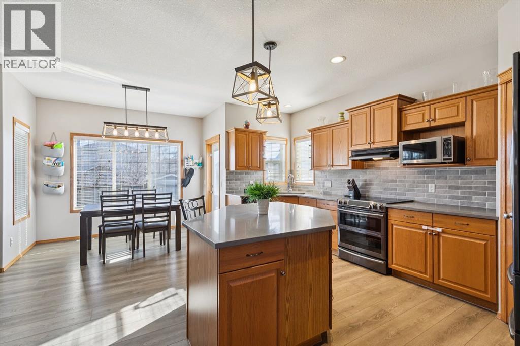 2841 Coopers Manor Sw, Airdrie, Alberta  T4B 3J7 - Photo 7 - A2286155