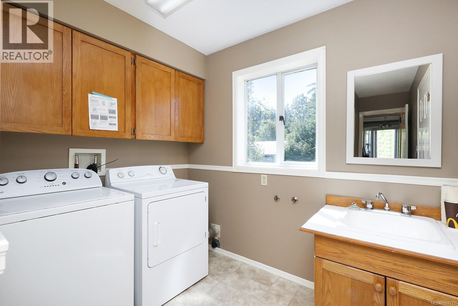 2099 Idiens Way, Comox, British Columbia  V9M 3Y9 - Photo 17 - 1027775