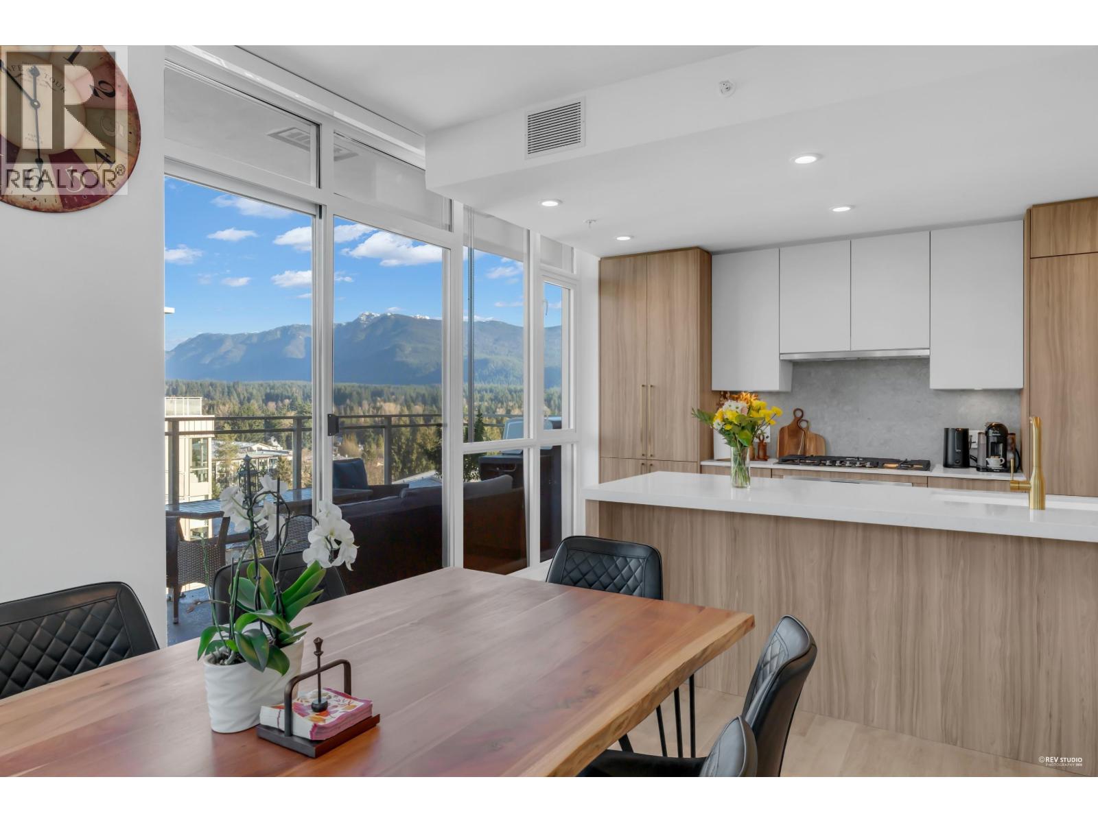 1101 2325 Emery Court, North Vancouver, British Columbia  V7J 0E8 - Photo 3 - R3093118