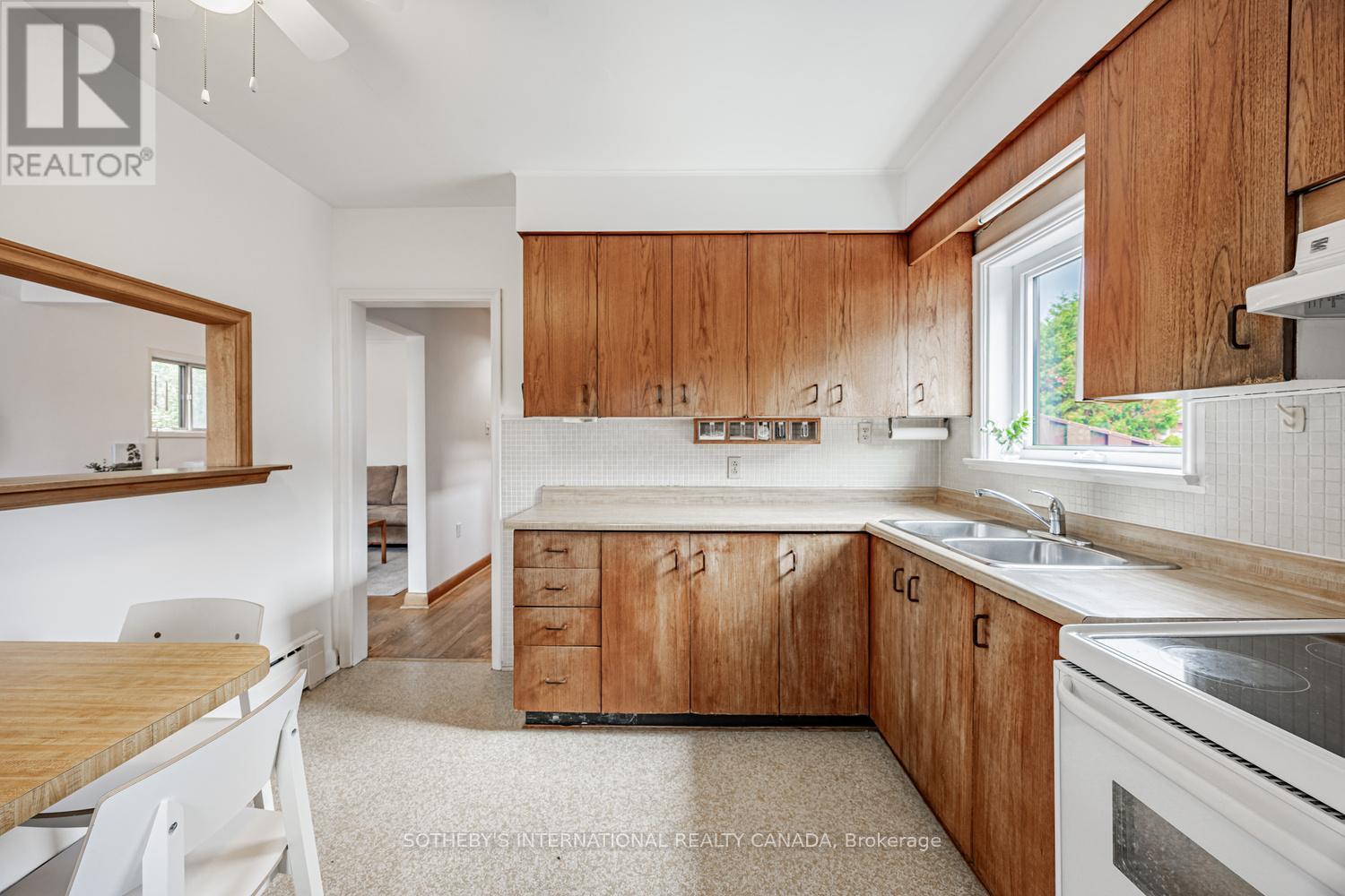 21 Tripp Crescent, Toronto, Ontario  M1P 1B4 - Photo 2 - E12846210