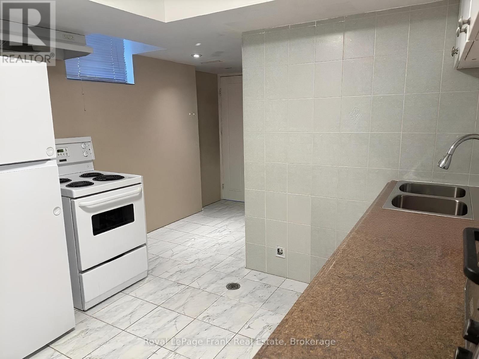 Lower - 249 Lucas Street, Richmond Hill, Ontario  L4C 4P9 - Photo 2 - N12846212