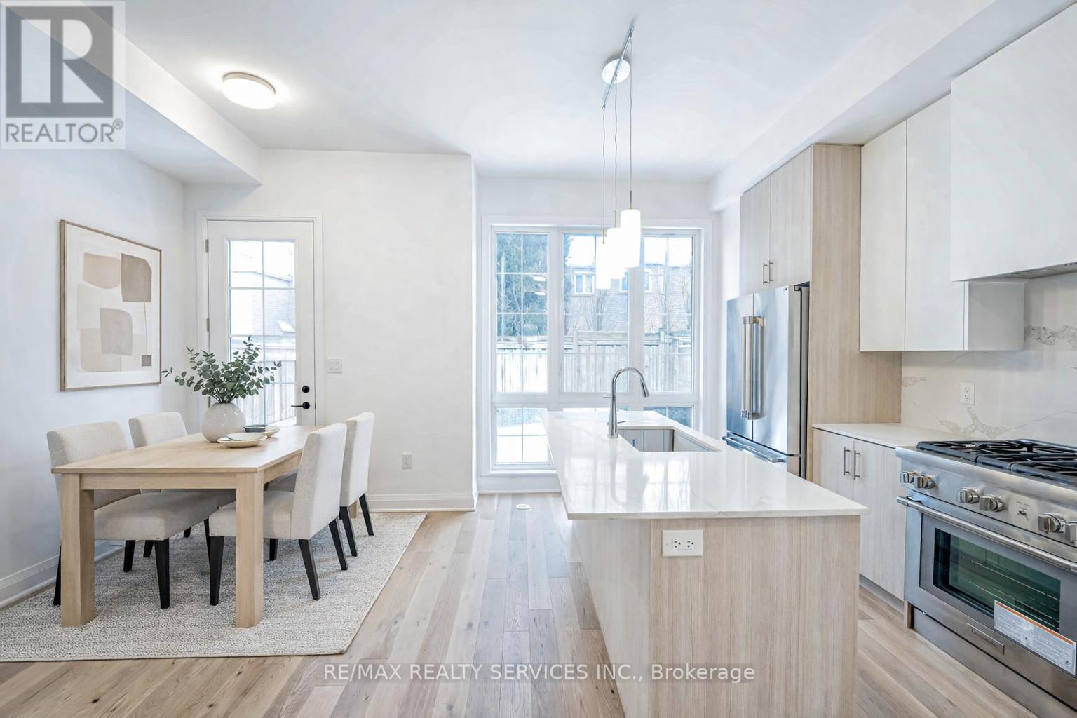 35 Alton Crescent, Vaughan, Ontario  L6S 3E7 - Photo 12 - N12846214