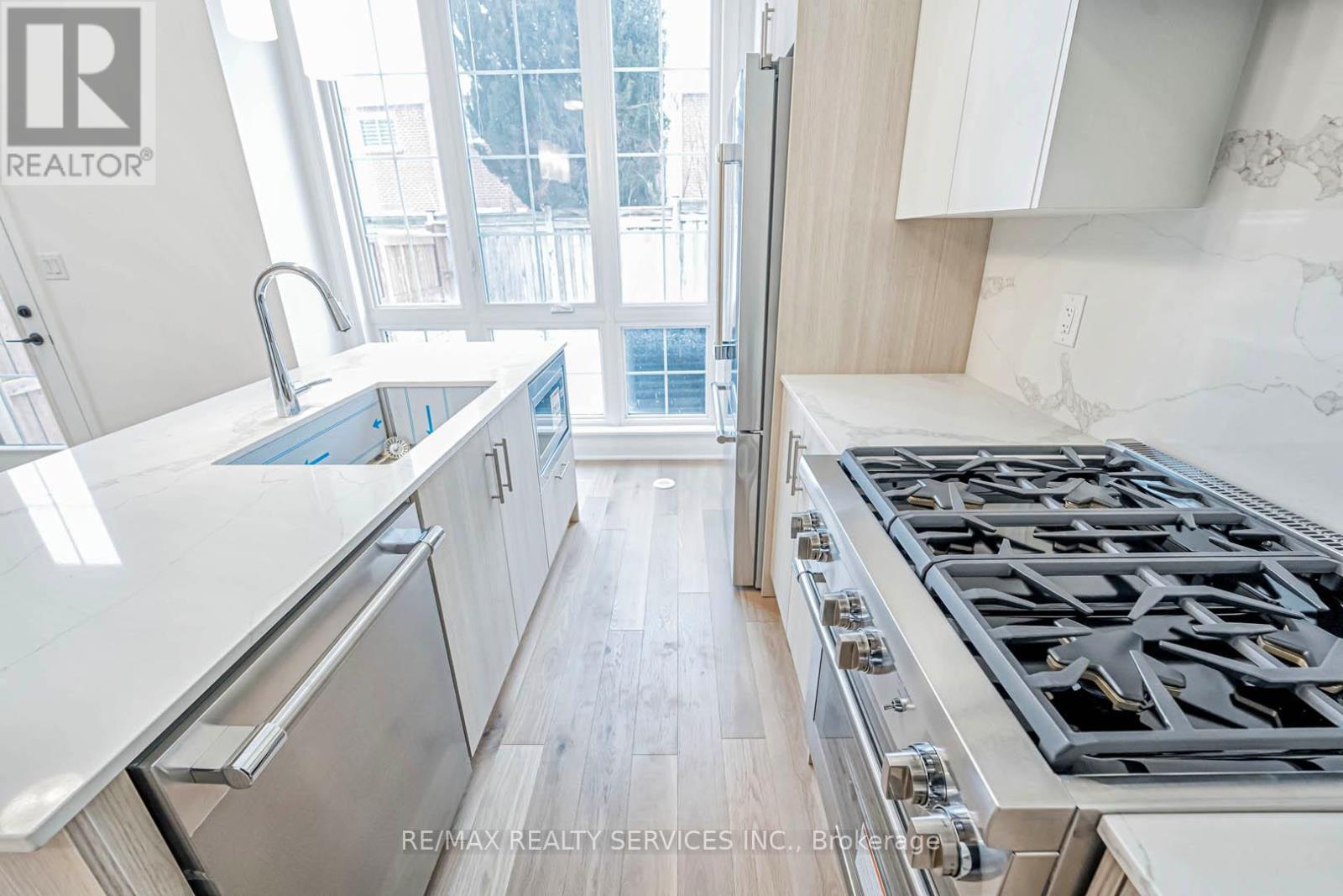 35 Alton Crescent, Vaughan, Ontario  L6S 3E7 - Photo 17 - N12846214