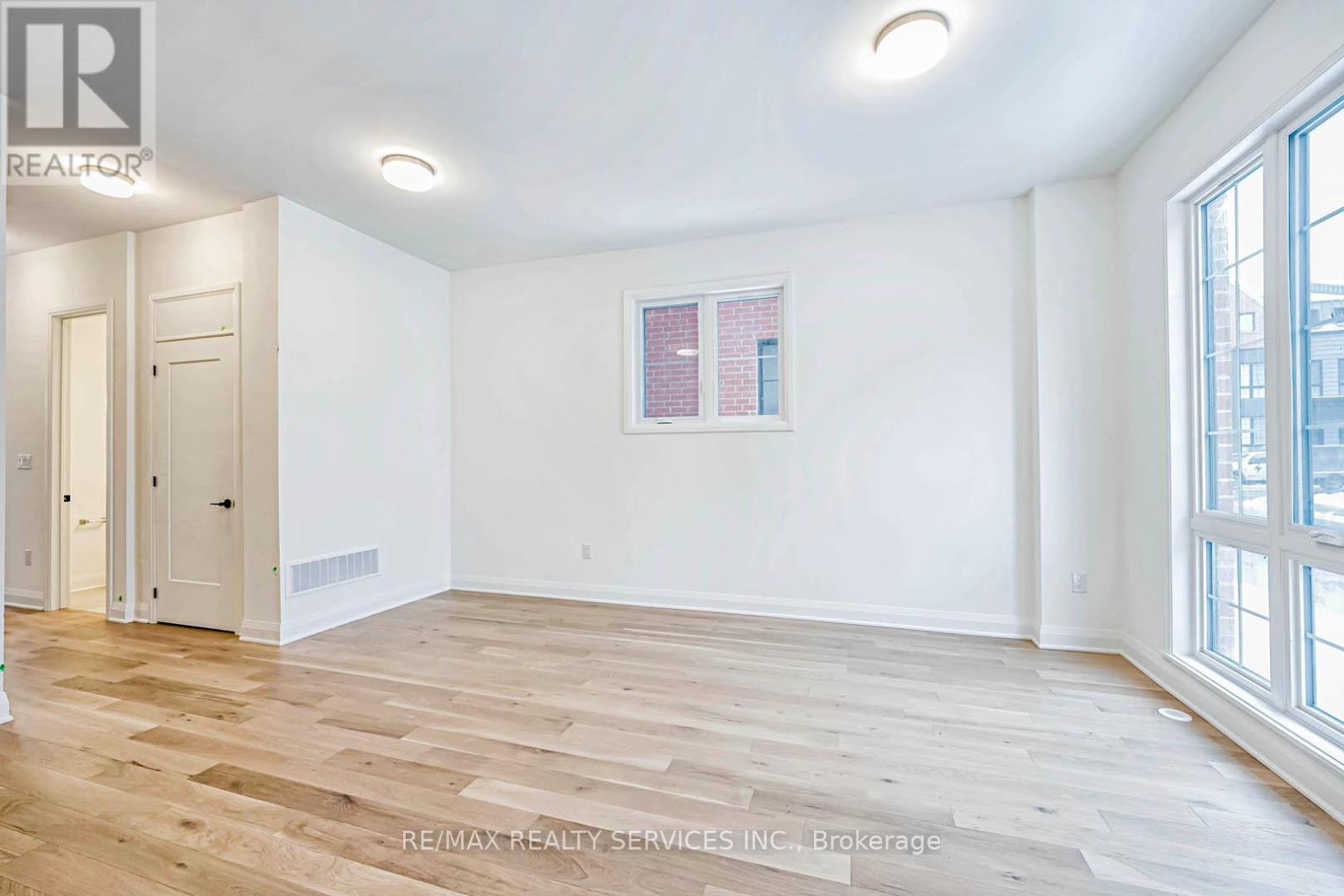 35 Alton Crescent, Vaughan, Ontario  L6S 3E7 - Photo 7 - N12846214