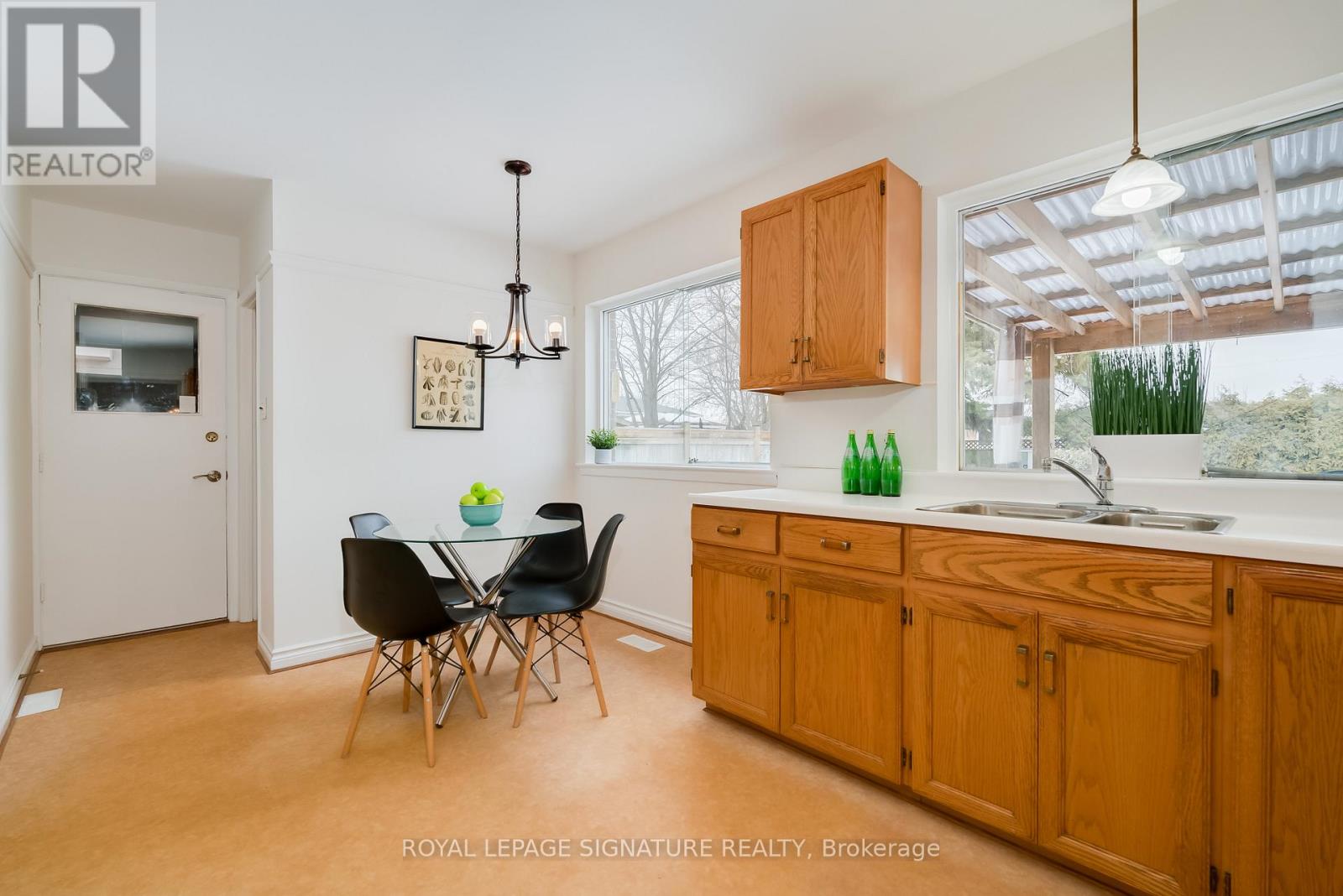 28 Grove Park Crescent, Toronto, Ontario  M2J 2C8 - Photo 7 - C12845382